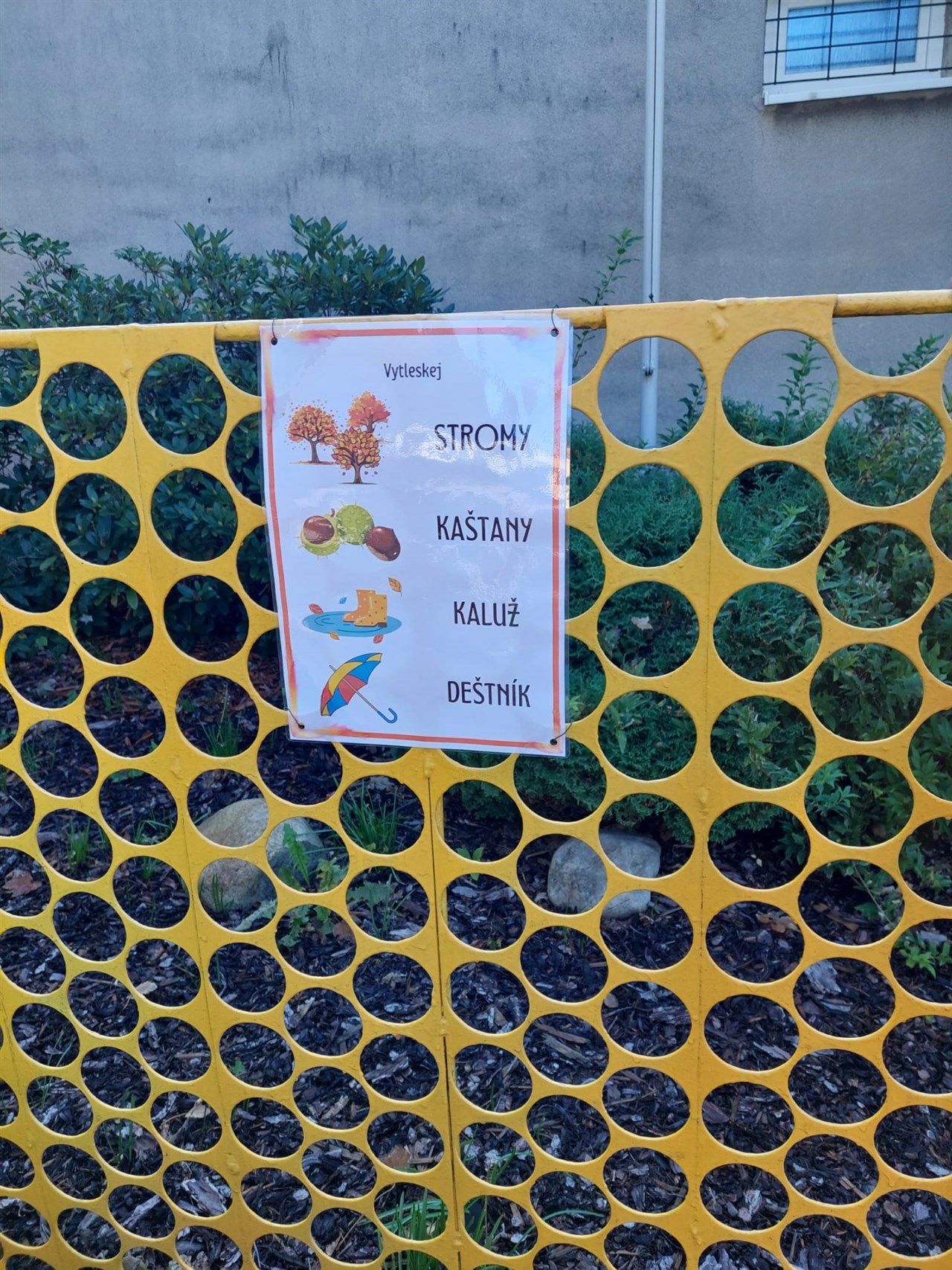 Podzimní plotovka